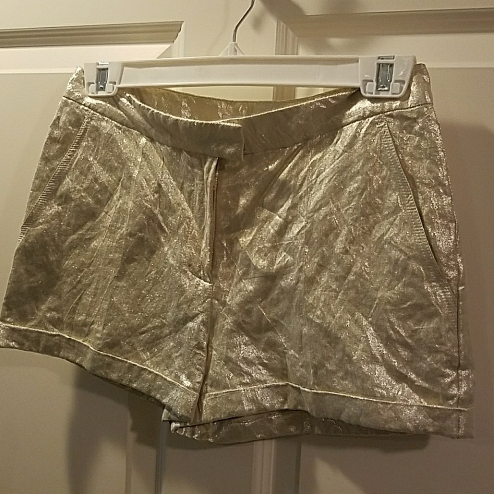 Super cute shorts GOLD